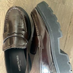 NWT unworn Kenneth Cole New York Mollye platform loafer shoe in Bordeaux.